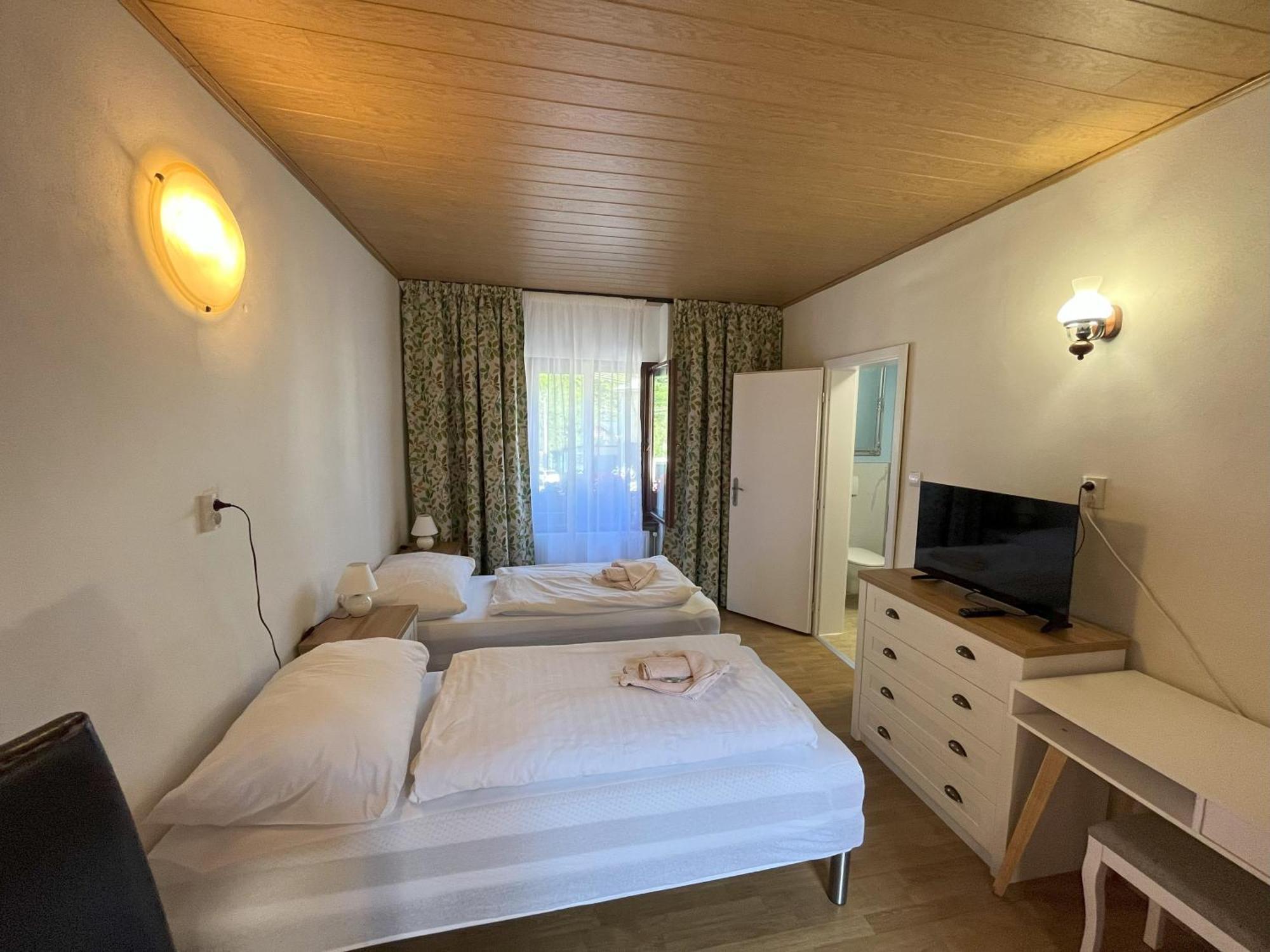 Country House & Restaurant Hronec מראה חיצוני תמונה